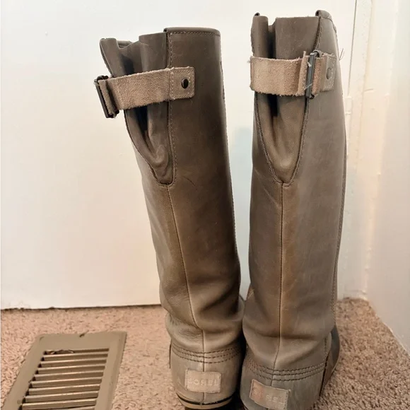 Sorel Winter Boots - Picture 2 of 8